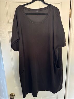 Te Verde Black Relaxed Tunic with Side Pockets